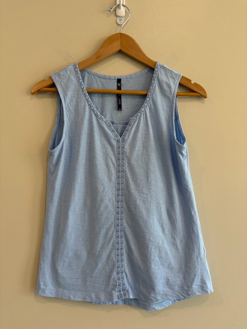 CUTE KUHL EMBROIDERED TRIM TANK TOP IN LIGHT BLUE. XS